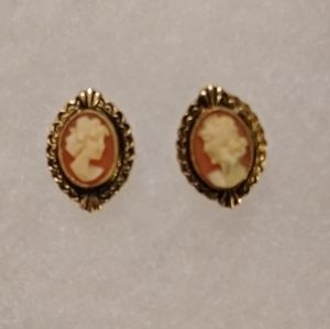 Victorian 14k Yellow Gold Cameo Earrings